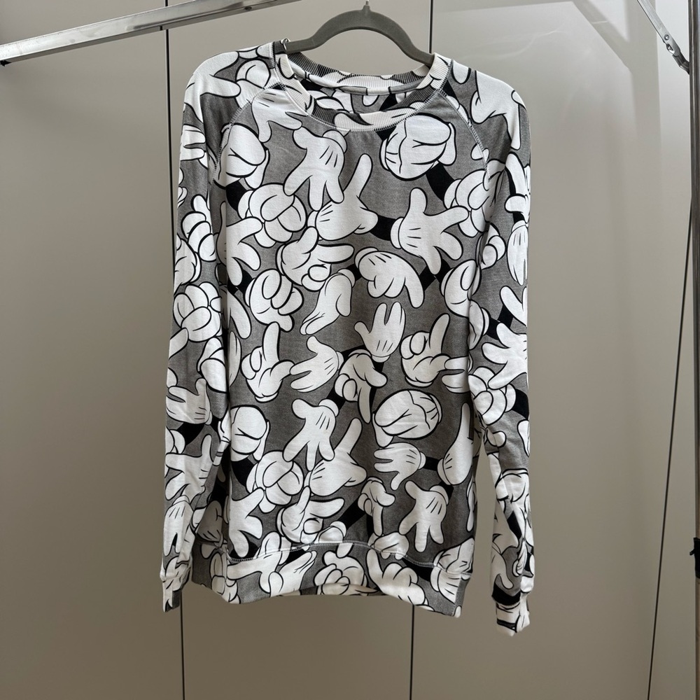 Eleven Paris x DISNEY Monochrome Graphic Mickey Hands Sweatshirt